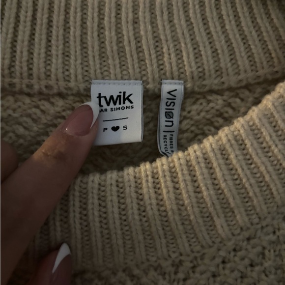 Twik Knit Sweater - Picture 2 of 3